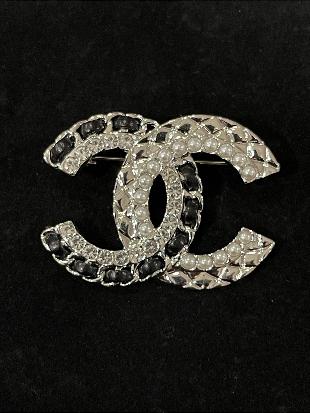 Fashion Jewelry Interlocking CC Silver Brooch with Pearls & Black Accents